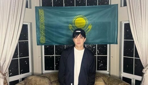 ディマシュ　カザフスタン国旗を自室に　ホームシック？